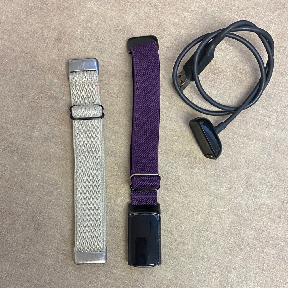Fitbit Charge 6 with charger, 2 straps